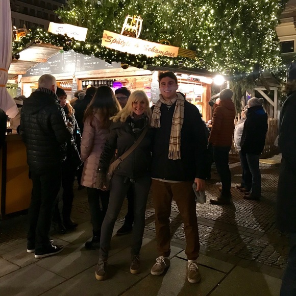 Meet your Posher, Nicole - Picture 4 of 8